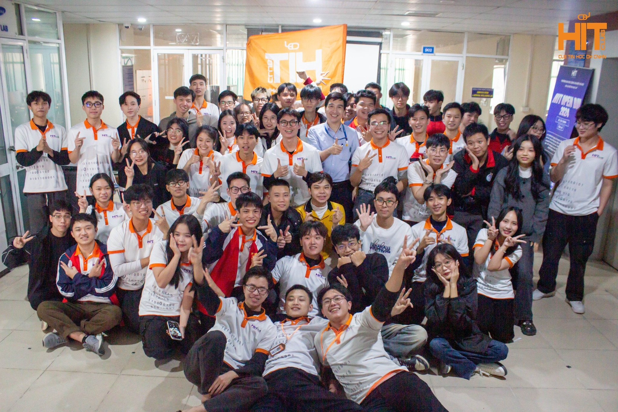 Thành viên HIT tham gia ngày hội HIT Open Day