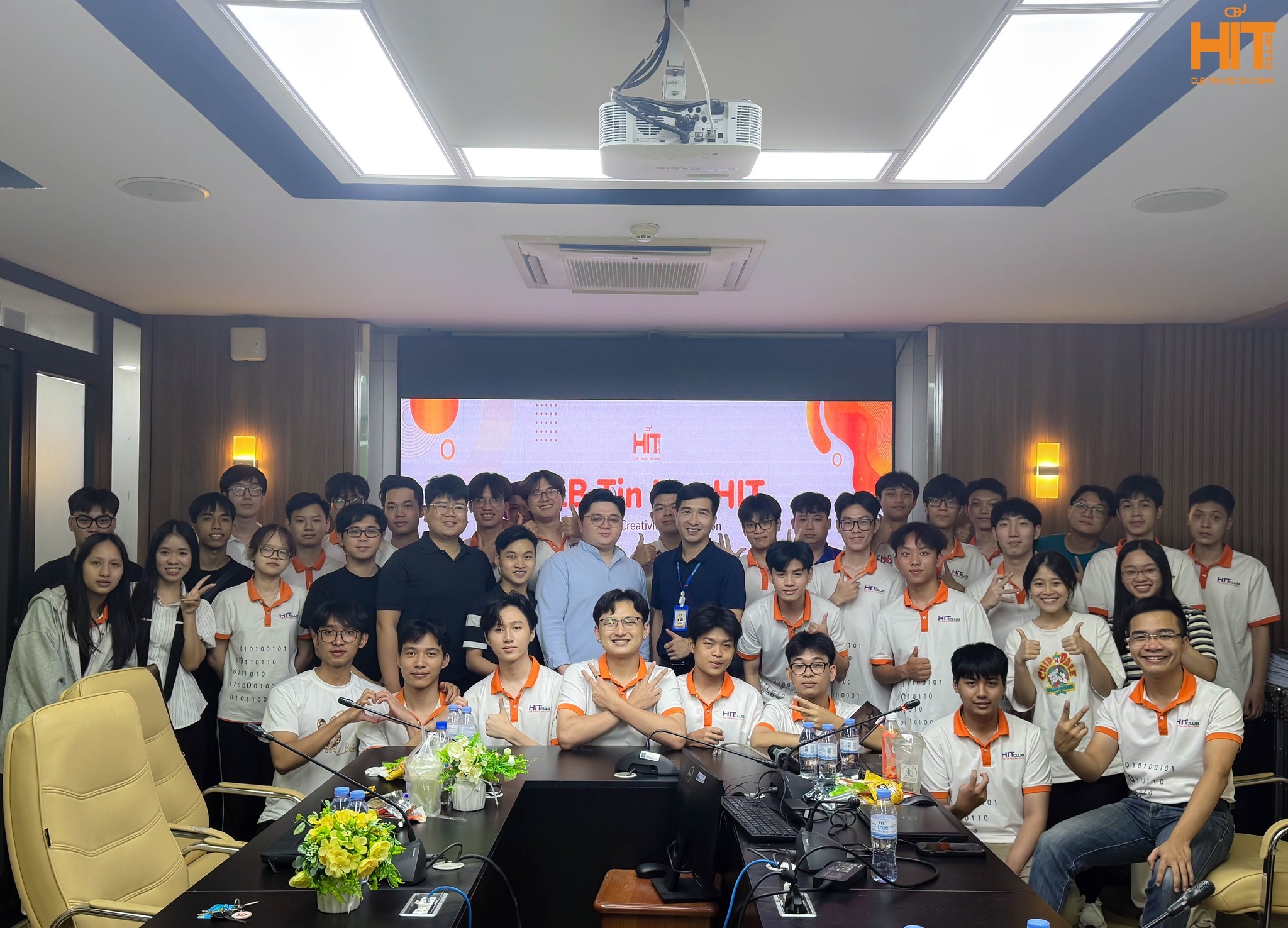 ảnh tập thể team building 2024 Câu lạc bộ Tin học HIT