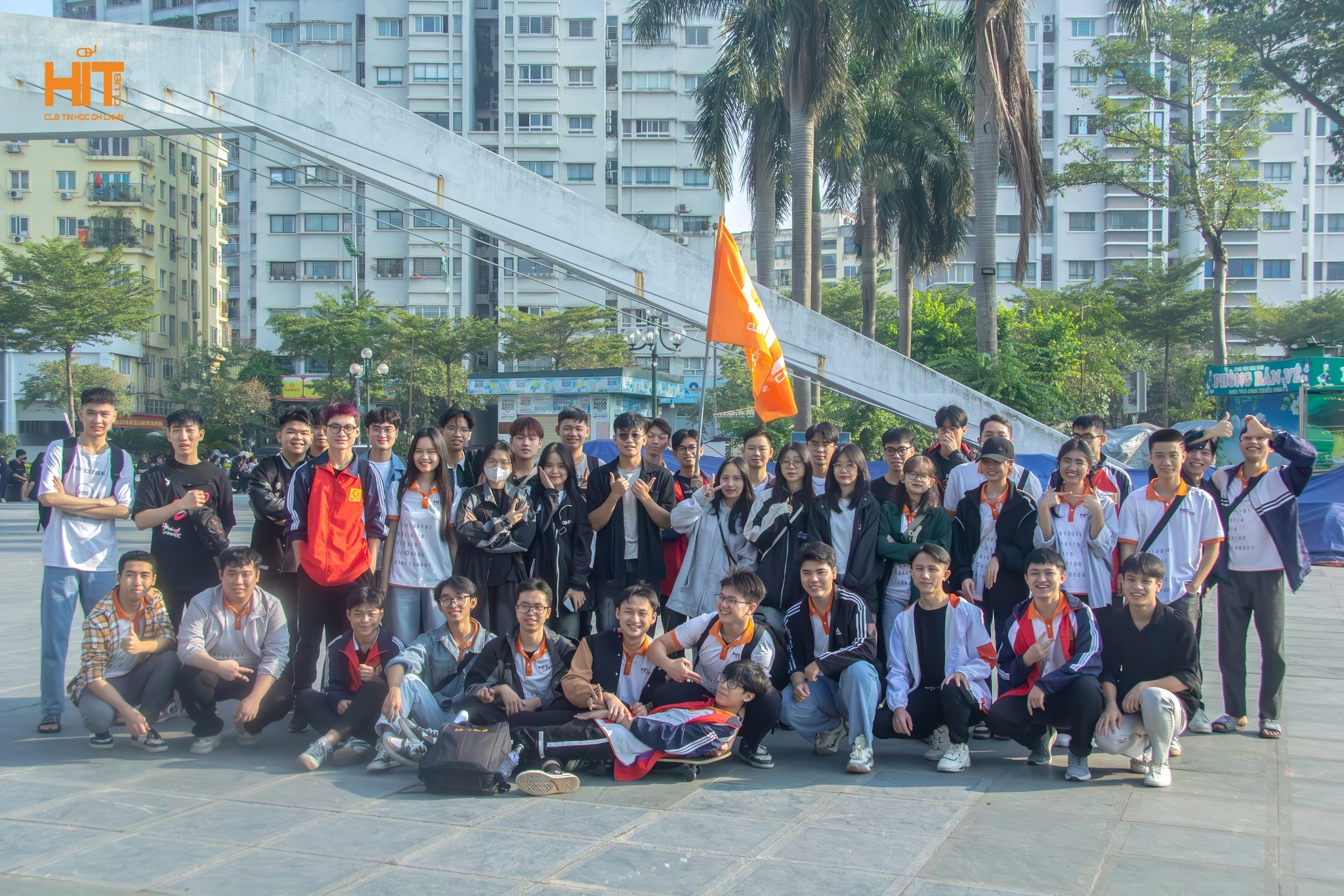 ảnh tập thể team building 2024 Câu lạc bộ Tin học HIT